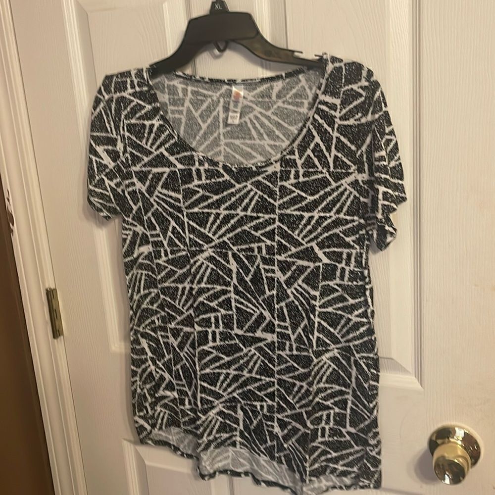 NWOT Lularoe top. Size small